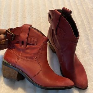 ankle boots fair condition comfortable.